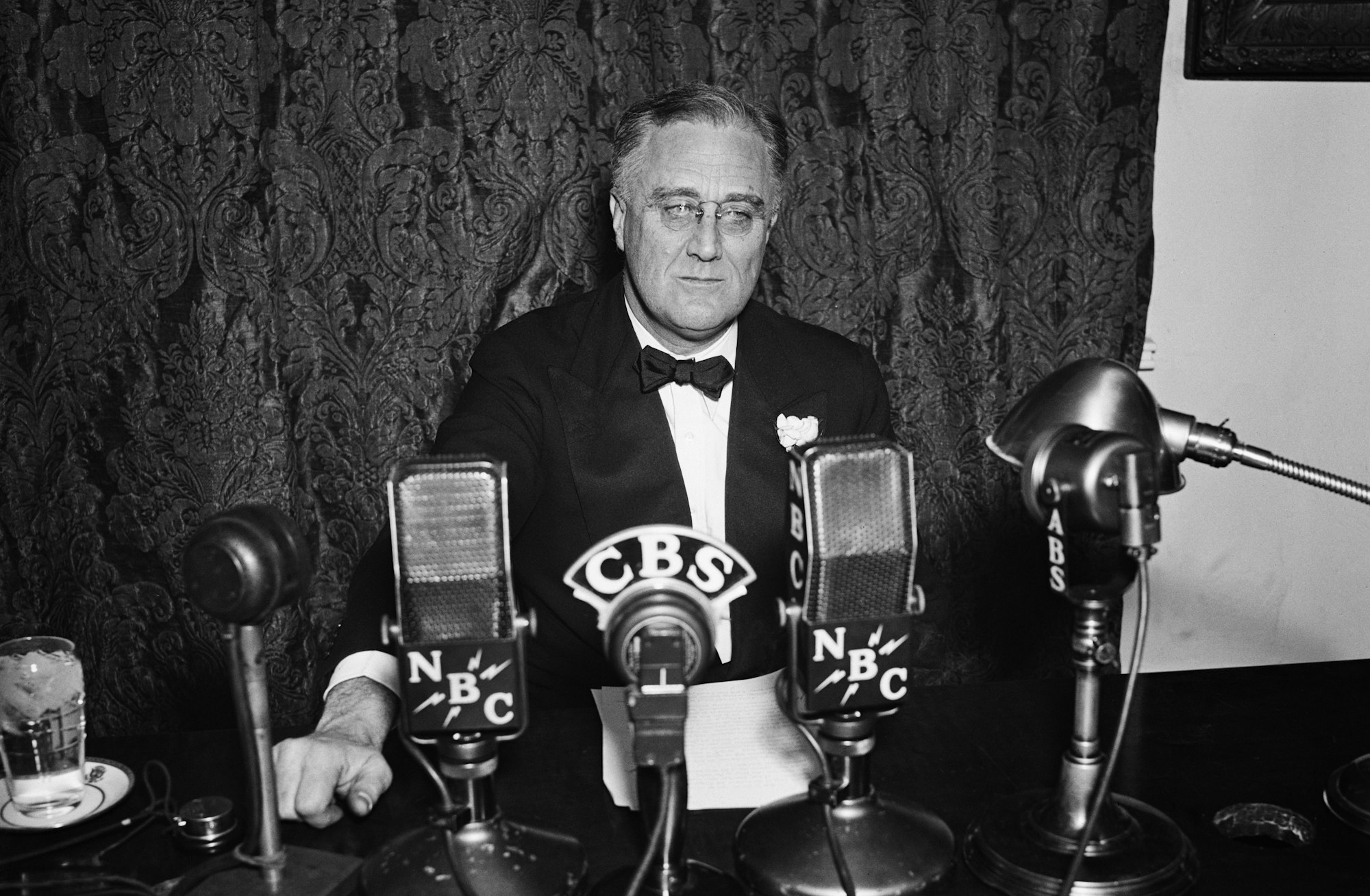 Franklin Delano Roosevelt delivers a speech to radio audiences, 1935