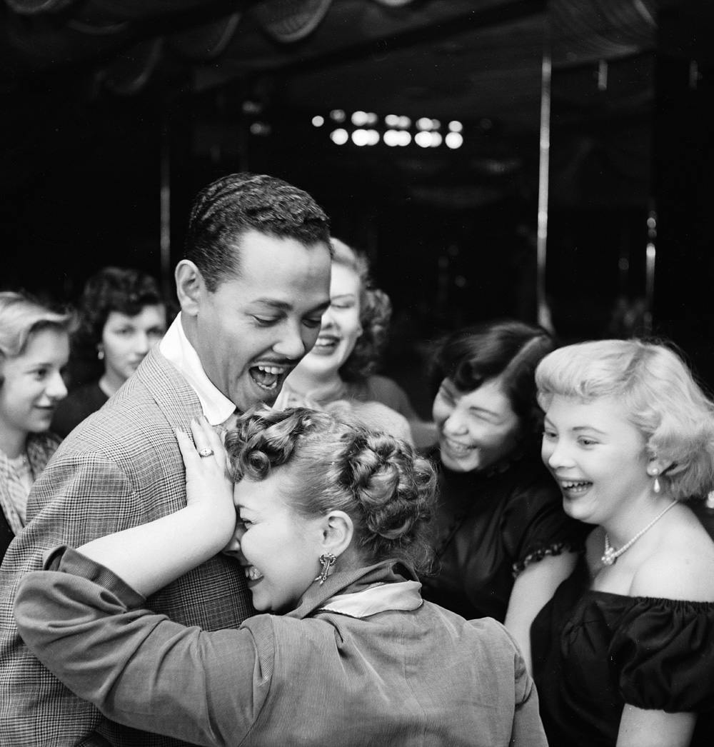 Martha Holmes, Mr. B and Admirers (Mr. B), 1950. © LIFE Picture Collection, Meredith Corporation
