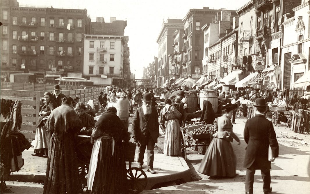 Looking west from Norfolk Street along Hester Street (Manhattan) around 1898