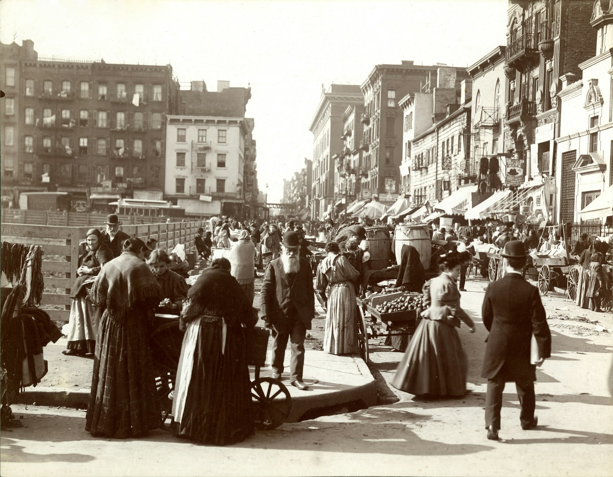 Looking west from Norfolk Street along Hester Street (Manhattan) around 1898