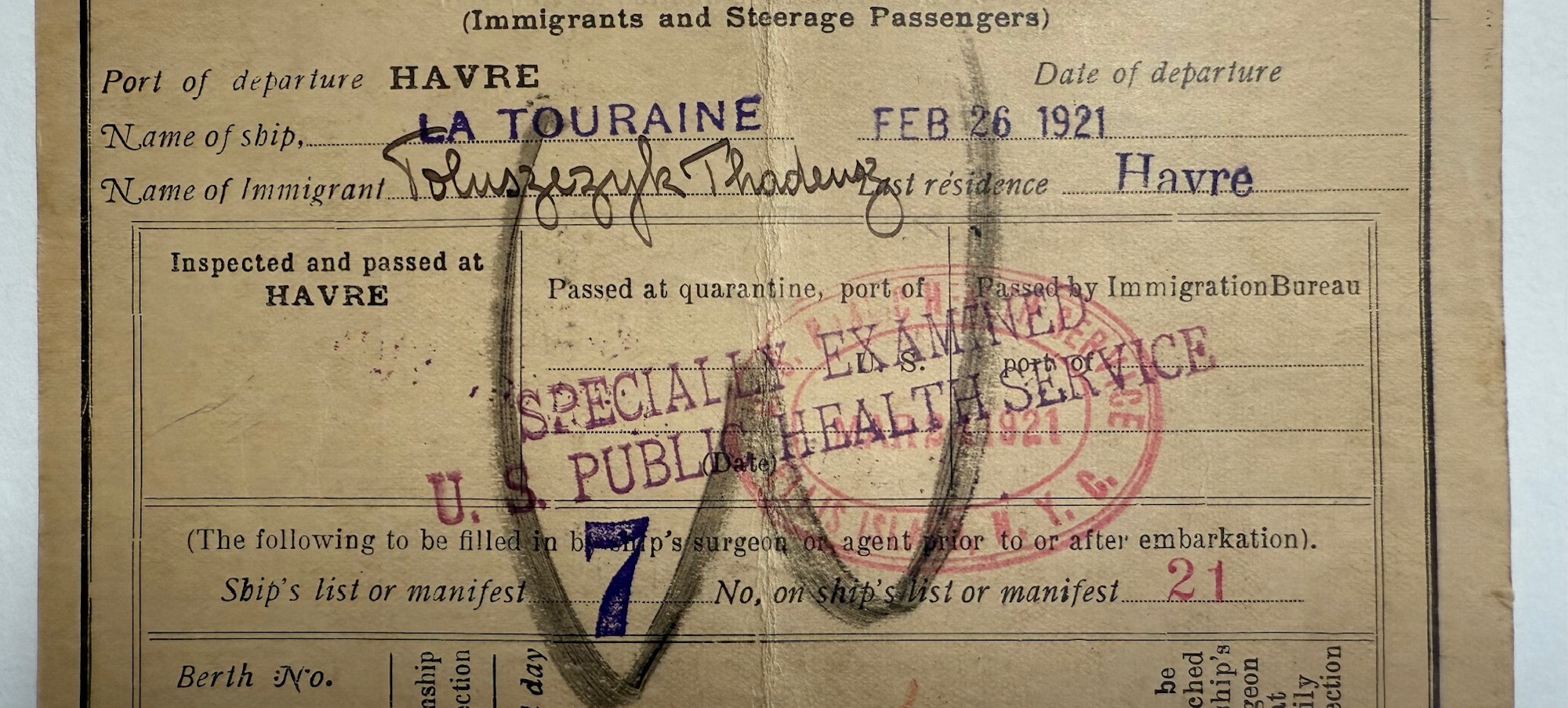 Inspection card issued by the French shipping company Compagnie Générale Transatlantique held by Polish immigrant Tadeusz P. Foluszczyk during his passage to America on the French steamer La Touraine.