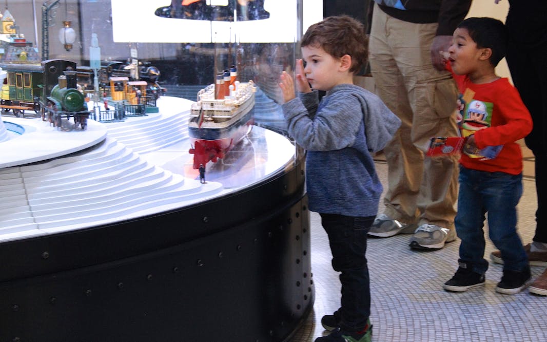 Hablemos: Holiday Express