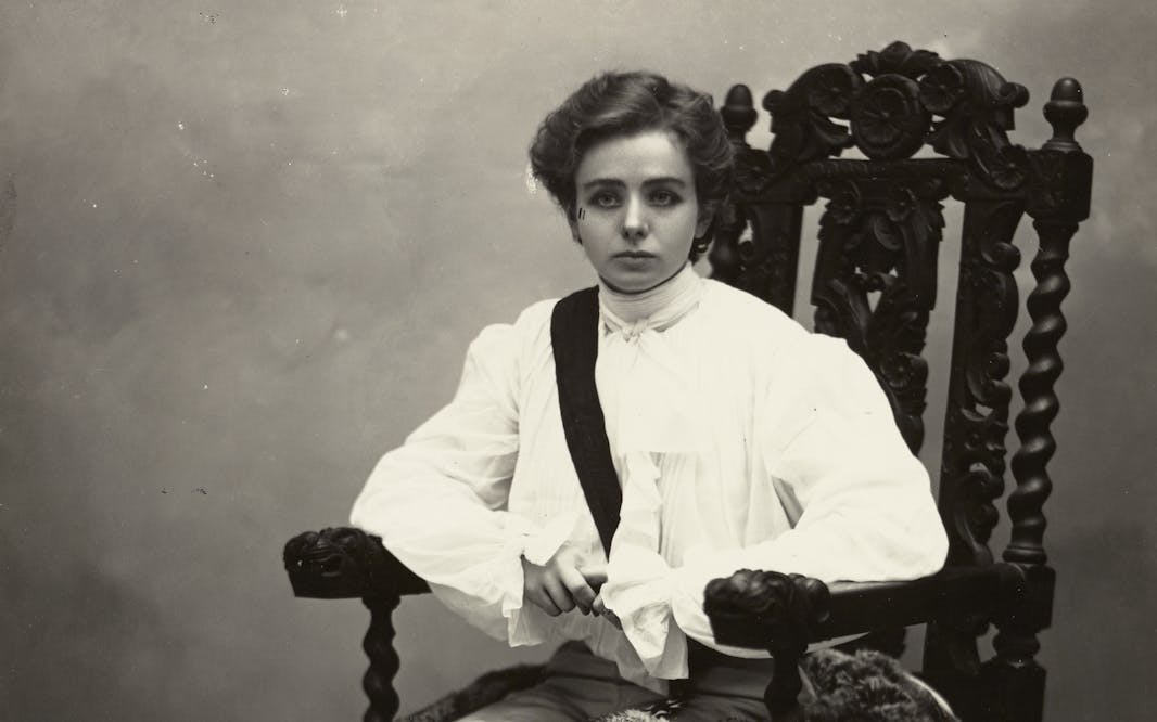 The actress Maude Adams in costume sitting on an elaborate wooden chair and looking forward
Unidentified photographer. Maude Adams in costume, L’Aiglon, ca. 1901. Gelatin silver print. Patricia D. Klingenstein Library, The New York Historical