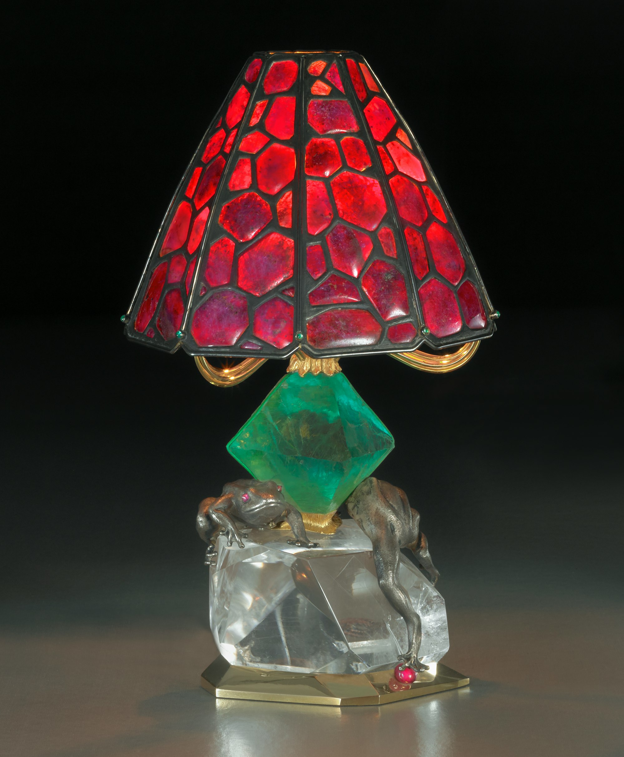 Carvin French Jewelers, Rubies des Grenouilles (The Frogs’ Rubies) boudoir lamp. Rubies, fluorite, rock crystal quartz, fluorite, emeralds, sterling silver, 18K yellow gold, 8 5/8 × 4 7/8 × 4 7/8 in. Courtesy Chervin Family